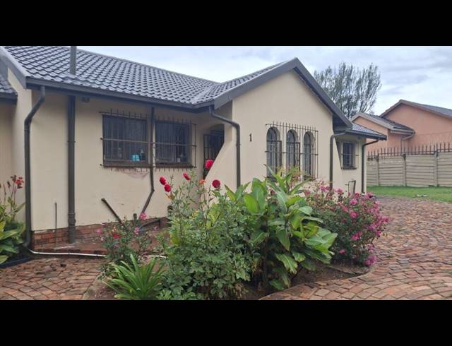 3 BEDROOM HOUSE FOR SALE IN BIRCH ACRES